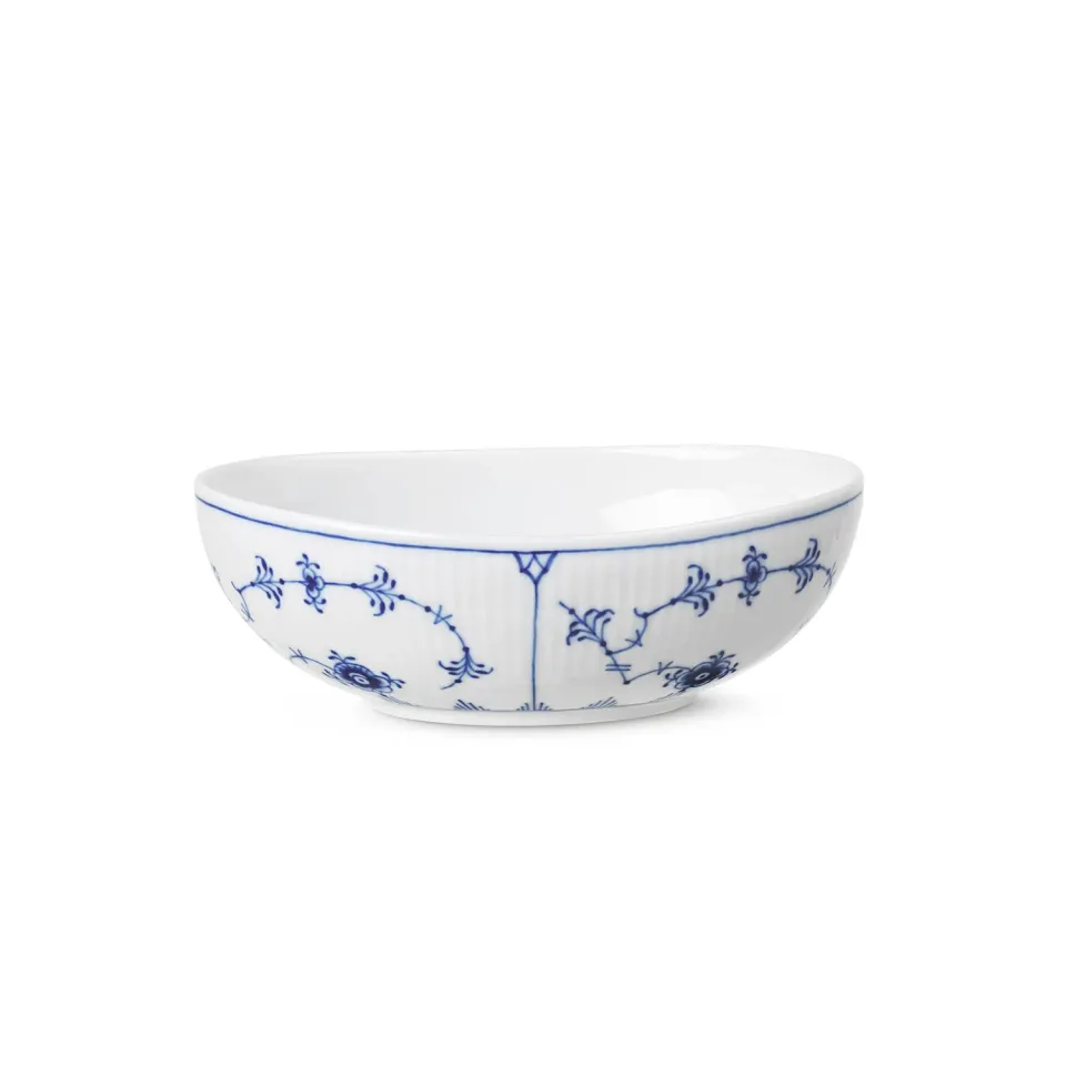 Kgl. Porcelæn Musselmalet Riflet oval skål 37 cl håndmalet