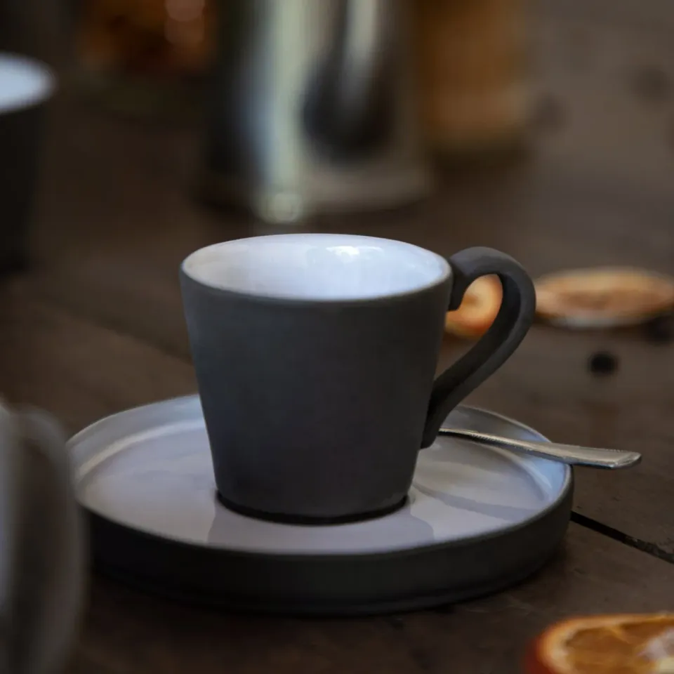 Costa Nova Lagoa kaffekop med underkop hvid ecogres