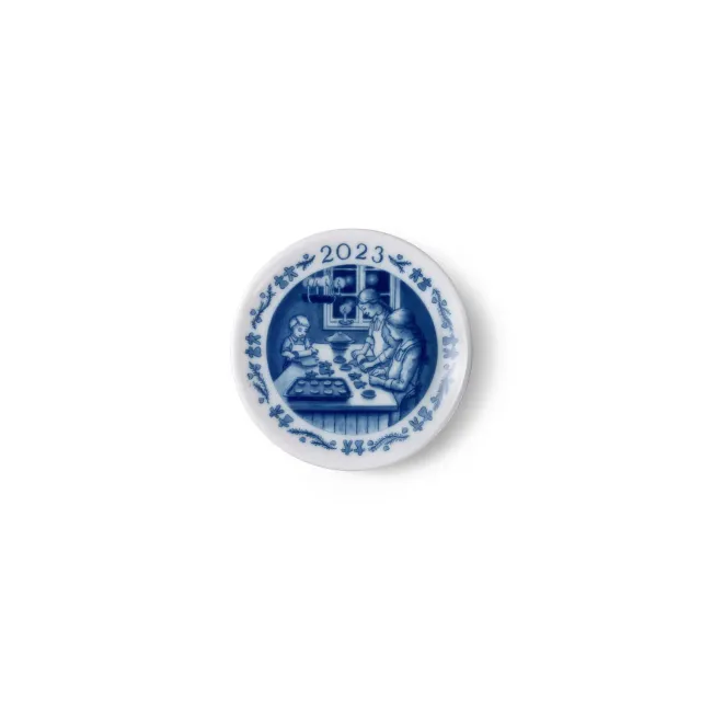 Kgl. Porcelæn Juleplakette 2023 julebag 8,5 cm