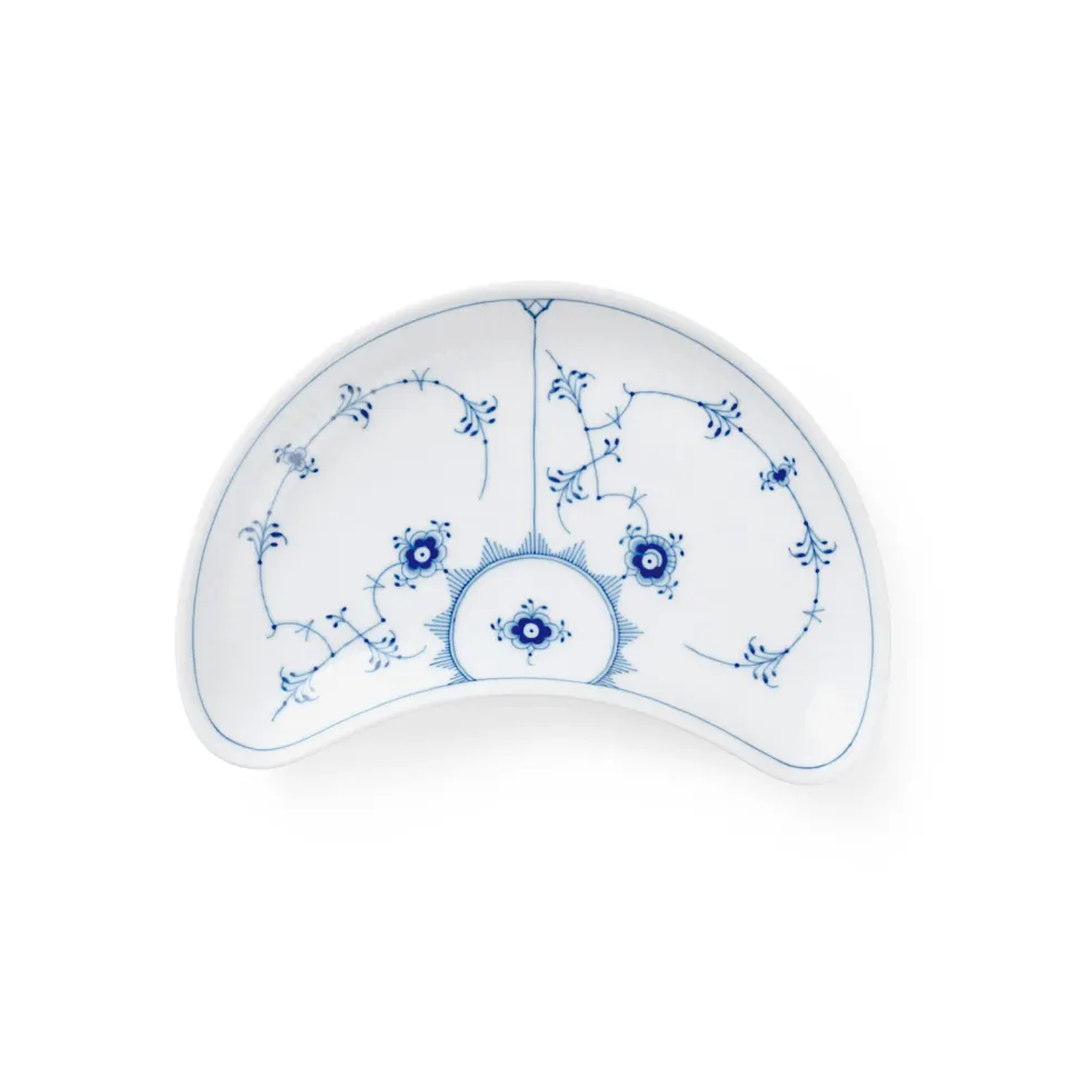 Kgl. Porcelæn Musselmalet Riflet fad halvmåne 22 cm