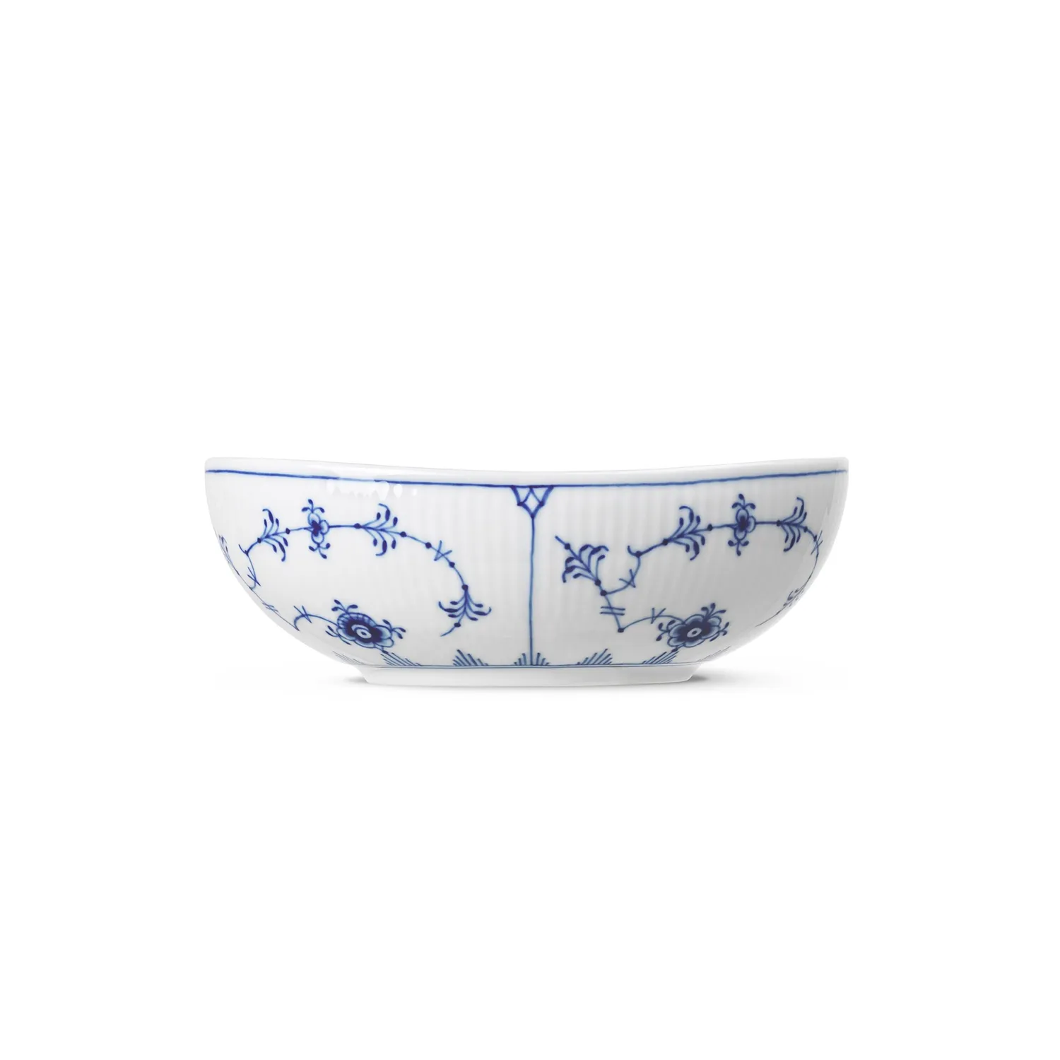 Kgl. Porcelæn Musselmalet Riflet oval skål 37 cl håndmalet