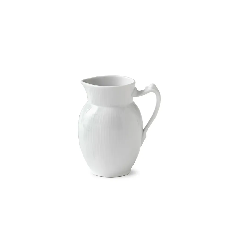 Kgl. Porcelæn Hvid Riflet mælkekande 38 cl hvid
